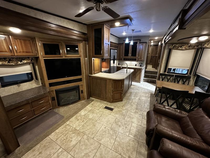 2016 Keystone RV Montana High Country 343RL - Image 10