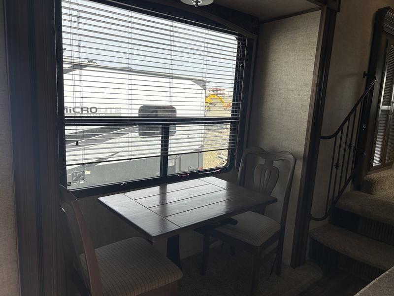 2016 Keystone RV Avalanche 380FL - Image 13