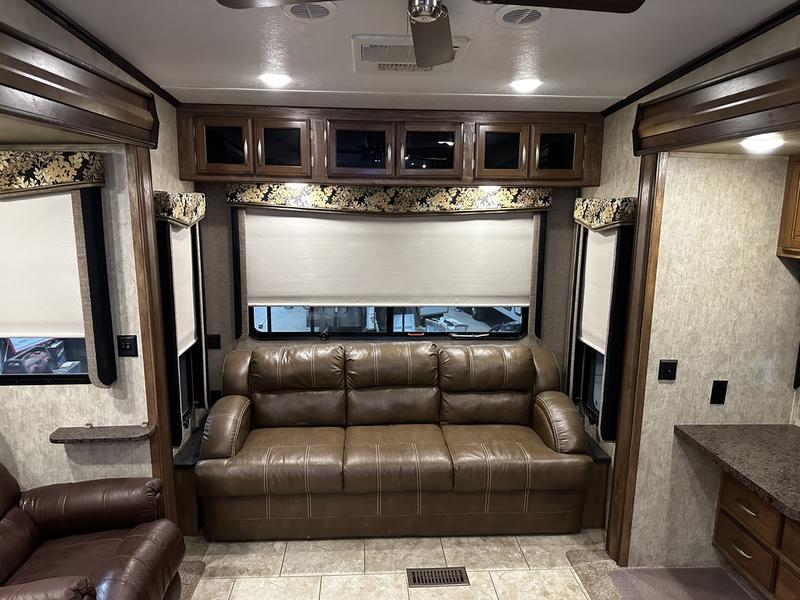 2016 Keystone RV Montana High Country 343RL - Image 8