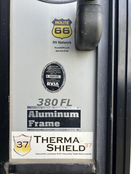 2016 Keystone RV Avalanche 380FL - Image 7