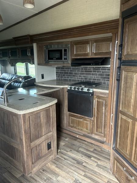 2016 Keystone RV Cougar 327RES - Image 12