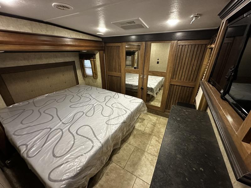 2016 Keystone RV Montana High Country 343RL - Image 16