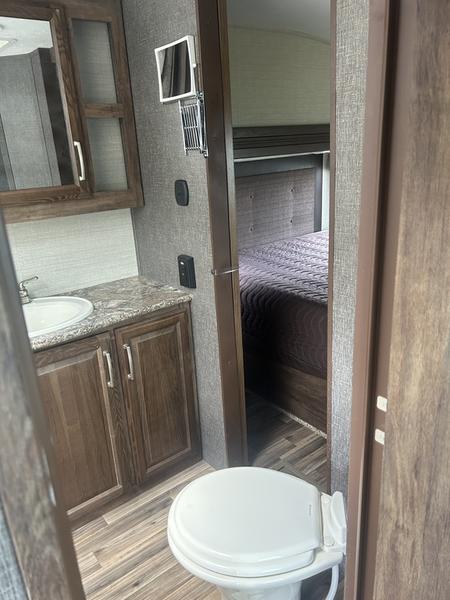 2016 Keystone RV Cougar 327RES - Image 14