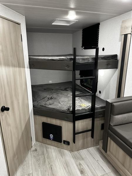 2025 Forest River Silver Lake 2700 BH - Image 10