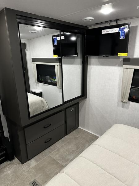 2025 Forest River Flagstaff Super Lite 26FKBS - Image 17