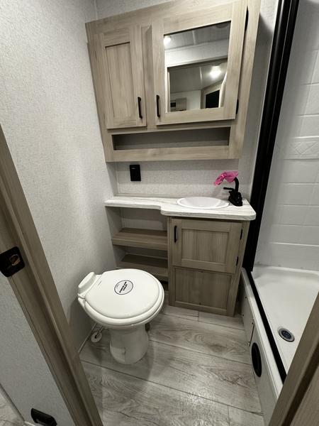 2025 Forest River Della Terra 221ML - Image 15