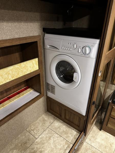 2016 Keystone RV Montana High Country 343RL - Image 17