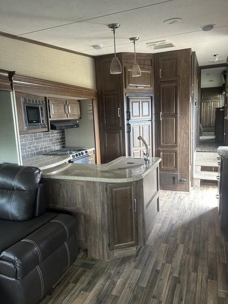 2016 Keystone RV Cougar 327RES - Image 11