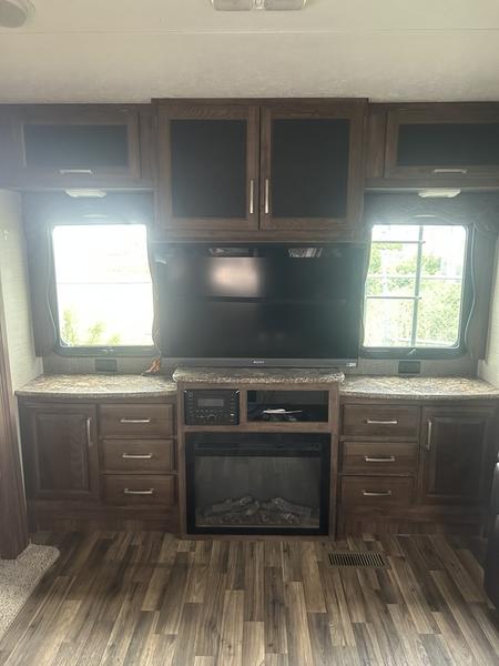 2016 Keystone RV Cougar 327RES - Image 9