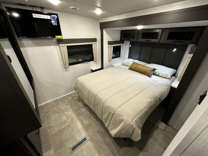 2025 Forest River Flagstaff Super Lite 26FKBS - Image 15