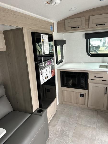 2025 Forest River Flagstaff E-Pro E20FK - Image 8