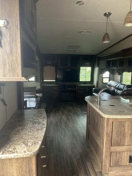 2016 Keystone RV Cougar 327RES - Image 6