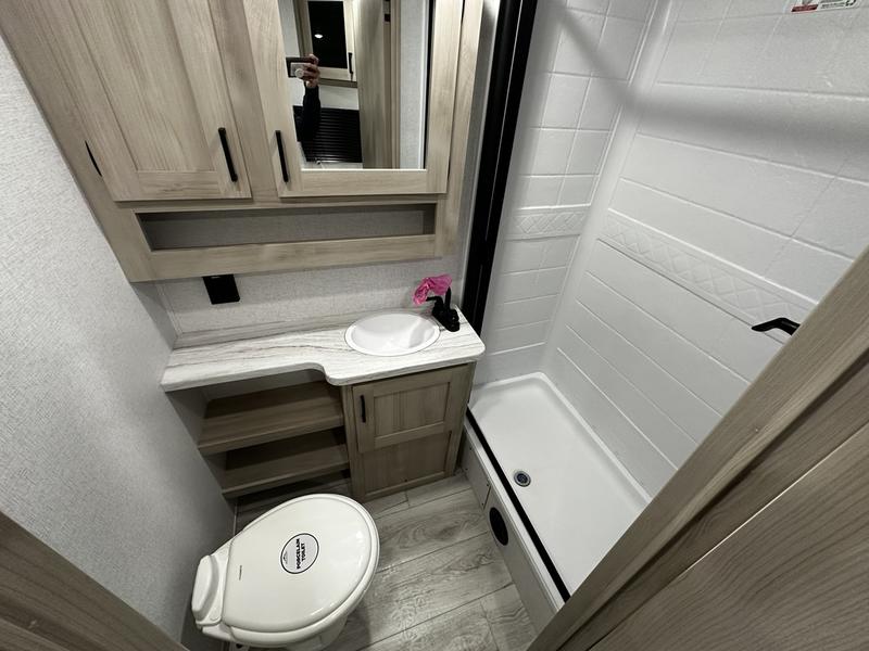 2025 Forest River Della Terra 221ML - Image 17