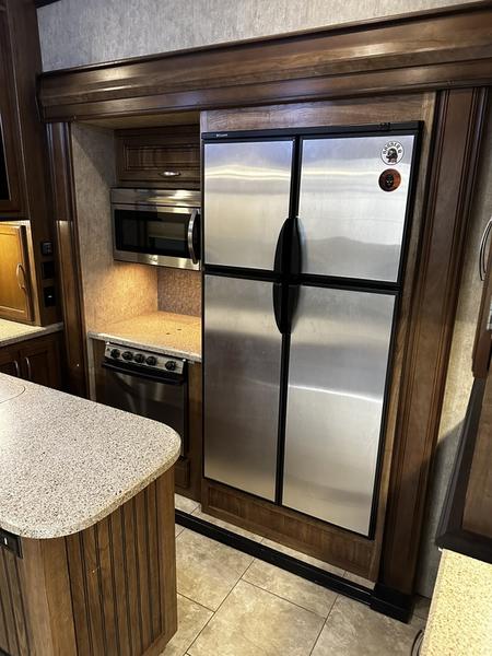 2016 Keystone RV Montana High Country 343RL - Image 14