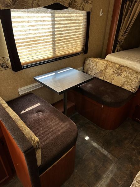 2012 Dutchmen Aerolite 215BHKS - Image 8