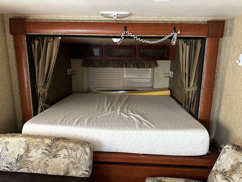 2012 Dutchmen Aerolite 215BHKS - Image 11